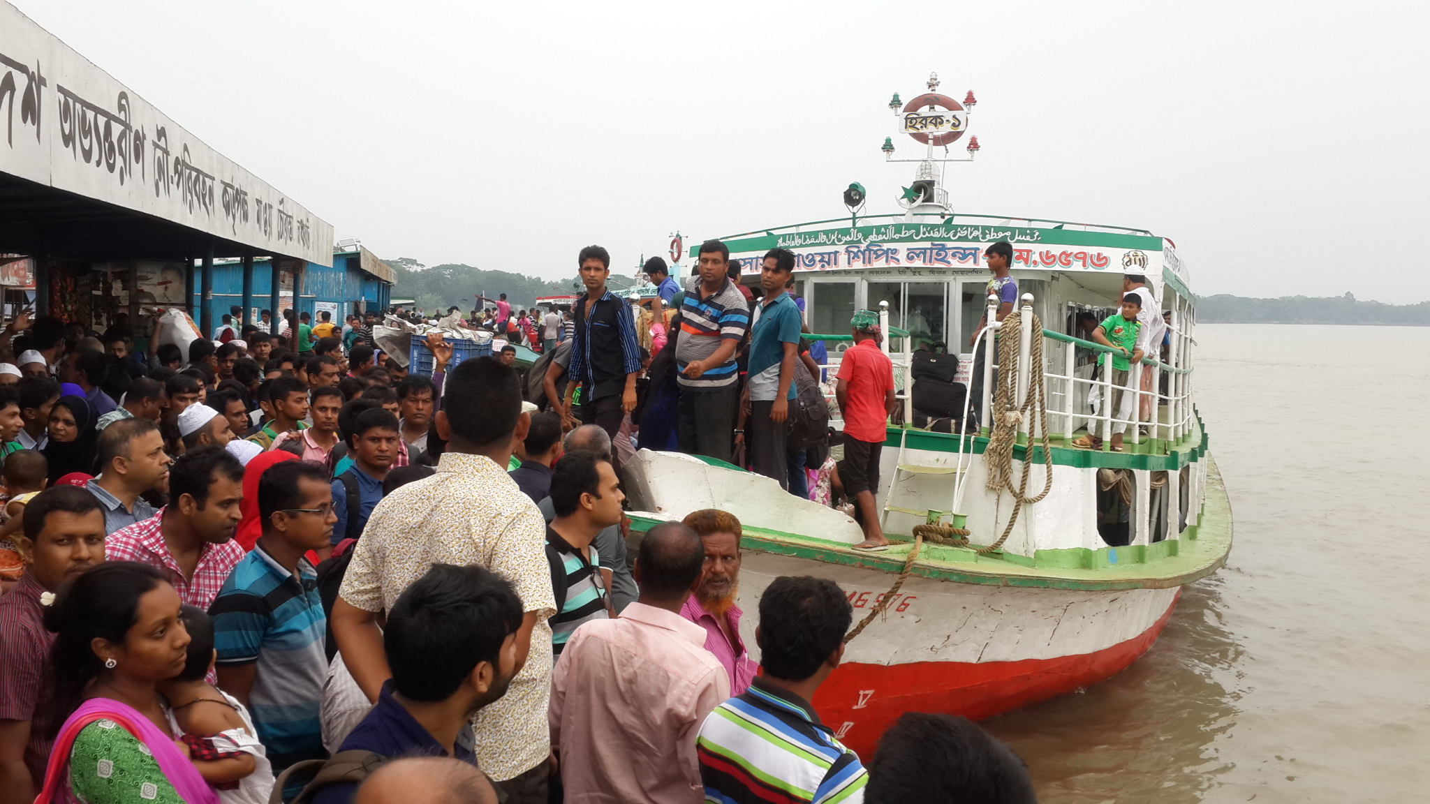 ঘাটে দক্ষিণ পশ্চিমাঞ্চলের ঘরমুখো যাত্রীদের দুর্ভোগে 7