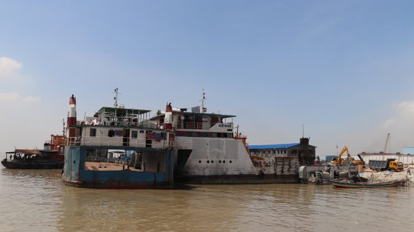 ঘনকুয়াশার কারণে সাড়ে ৯ঘন্টা বন্ধ থাকার পর স্বাভাবিক হয়েছে ফেরী চলাচল শিমুলিয়া-কাঁঠালবাড়ি নৌরুটে।