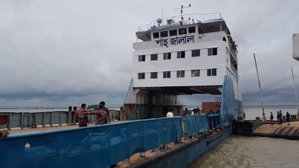 ফেরি শাহ জালালের মাস্টার বরখাস্ত করেছে বিআইডব্লিউটিসি