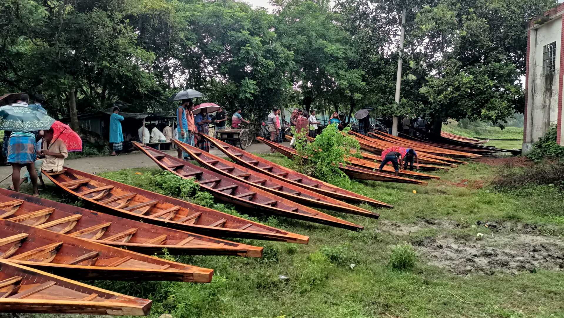 নৌকা তৈরীর গ্রাম রামসিদ্ধি, দুই শত বছর ধরে চলছে নৌকা তৈরির কাজ।