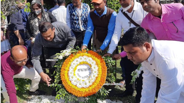 ধর্মীয় আনুষ্ঠানিকতা শেষে বিনম্র শ্রদ্ধা আর ভালবাসায় অনিতা চৌধুরীর সমাহিত সম্পন্ন ।