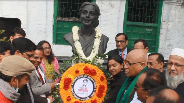 মহানায়িকা সুচিত্র সেনের প্রয়াণ দিবসে পাবনার পৈত্রিক ভিটায় স্মরণসভা॥