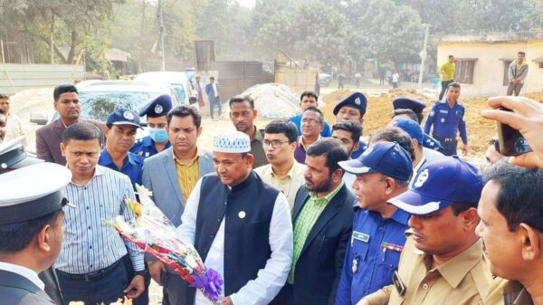 বিরামপুর রেলস্টেশনের নির্মাণ কাজ পরিদর্শন করলেন রেলমন্ত্রী।