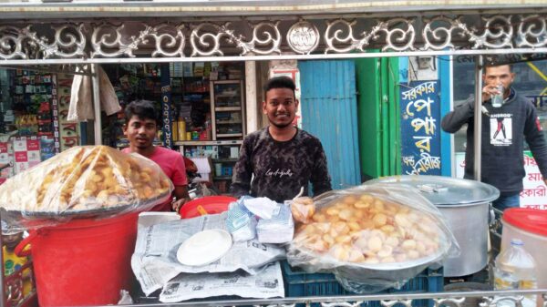 দিনে ফুচকা বিক্রি রাতে পড়ালেখা, জিপিএ-৫ পেলেন তাহিবুল॥