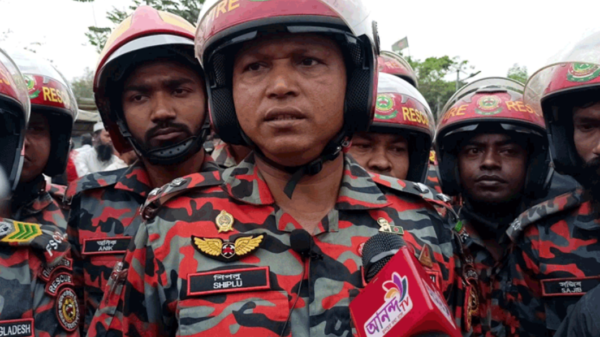 বাসের সামনের সারির বেশির ভাগ যাত্রী মারা গেছেন ফায়ার সার্ভিস