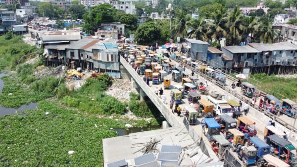 শ্রীনগরে কোটি টাকা ব্যয়ে সরকারি দুটি ব্রিজ হকারদের দখলে, পানি উন্নয়ন বোর্ডের জায়গায় শত শত দোকান ঘর।