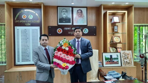 নবাগত জেলা প্রশাসক আশফাকুল হক চৌধুরীর নড়াইলে যোগদান