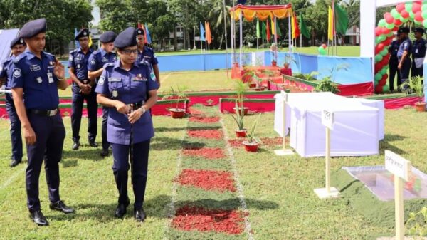 নড়াইলে পুলিশের বিভাগীয় পদোন্নতি পরীক্ষার প্রশিক্ষণ ক্যাম্প পরিদর্শন করেন পুলিশ সুপার