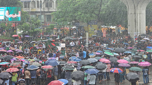 শিক্ষার্থীদের অনুরোধ জানানো হয়েছে তারা যেন সড়ক অবরোধ না করেন